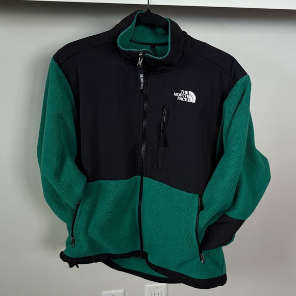 Women’s The Northface Retro Denali Jacket - Picture 5 of 14